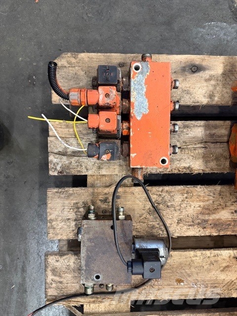 Atlas 1404 HYDRAULIC VAVLE BLOCK COMPLET Hidráulicos