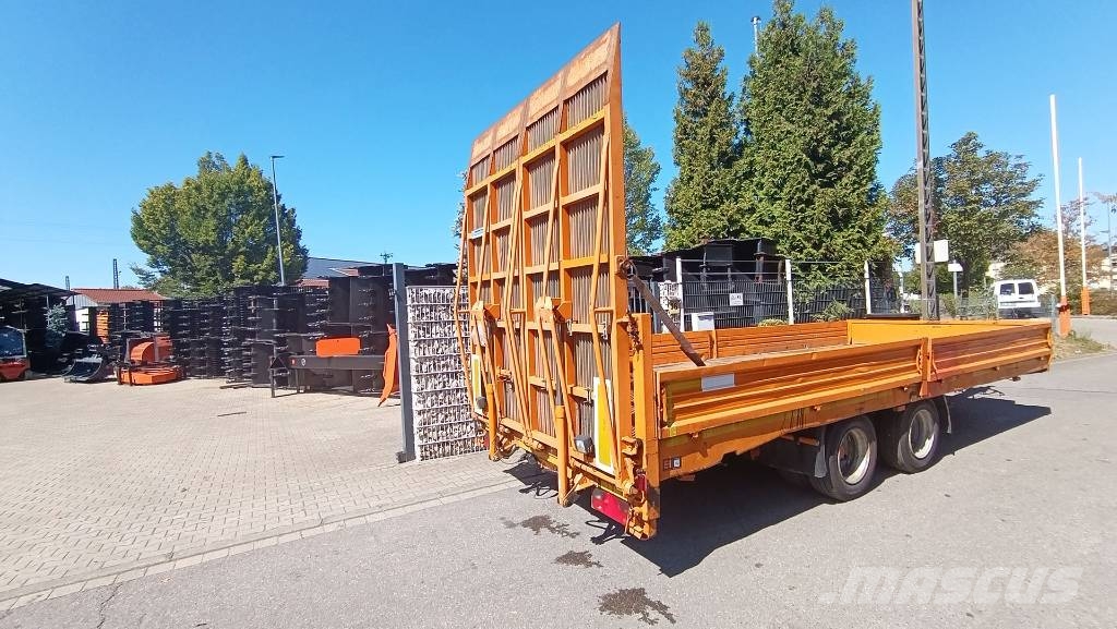 Blomenröhr Tandem-Tieflader 13,8 t mit hydraulischen Rampen Góndola de cama rebajada