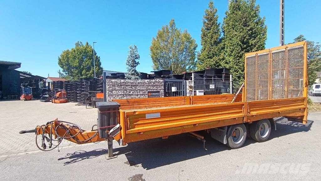 Blomenröhr Tandem-Tieflader 13,8 t mit hydraulischen Rampen Góndola de cama rebajada