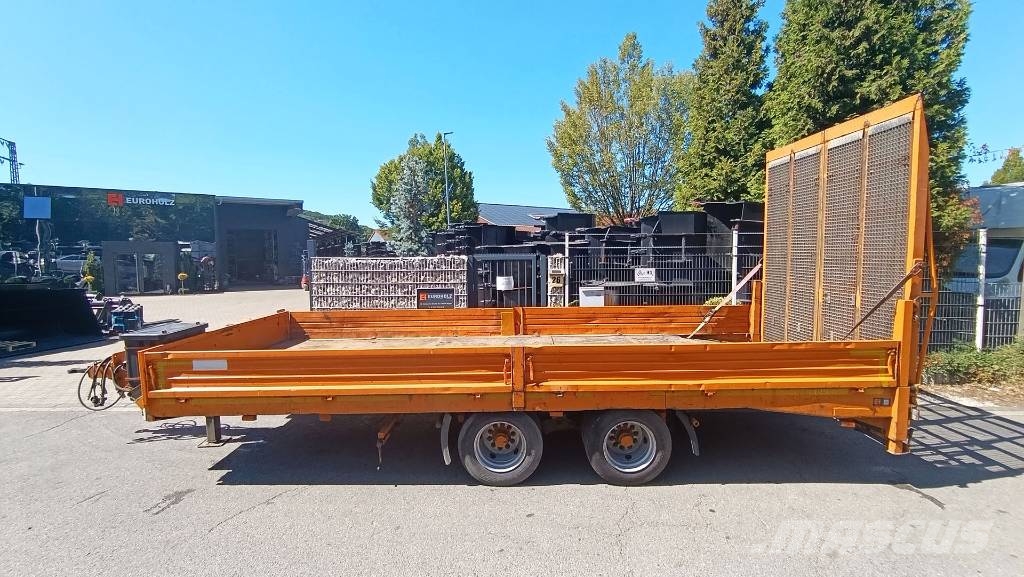 Blomenröhr Tandem-Tieflader 13,8 t mit hydraulischen Rampen Góndola de cama rebajada