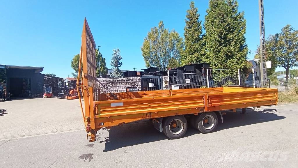 Blomenröhr Tandem-Tieflader 13,8 t mit hydraulischen Rampen Góndola de cama rebajada