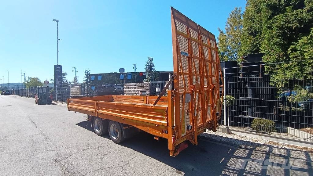 Blomenröhr Tandem-Tieflader 13,8 t mit hydraulischen Rampen Góndola de cama rebajada