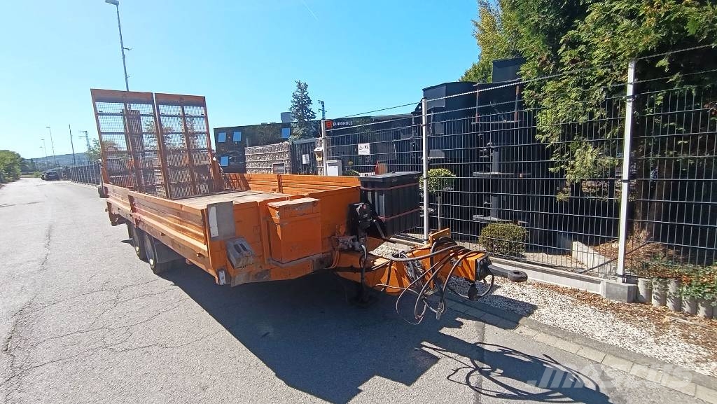 Blomenröhr Tandem-Tieflader 13,8 t mit hydraulischen Rampen Góndola de cama rebajada