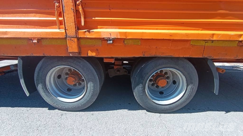 Blomenröhr Tandem-Tieflader 13,8 t mit hydraulischen Rampen Góndola de cama rebajada