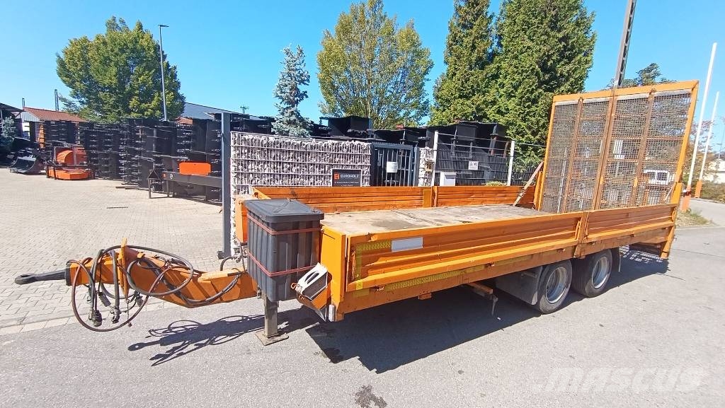 Blomenröhr Tandem-Tieflader 13,8 t mit hydraulischen Rampen Góndola de cama rebajada