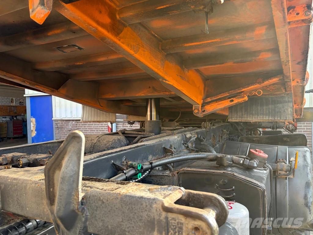 Mercedes-Benz Actros 1835 Kipper + Palfinger 7501 Crane - Remote Rabljene dizalice za težak teren