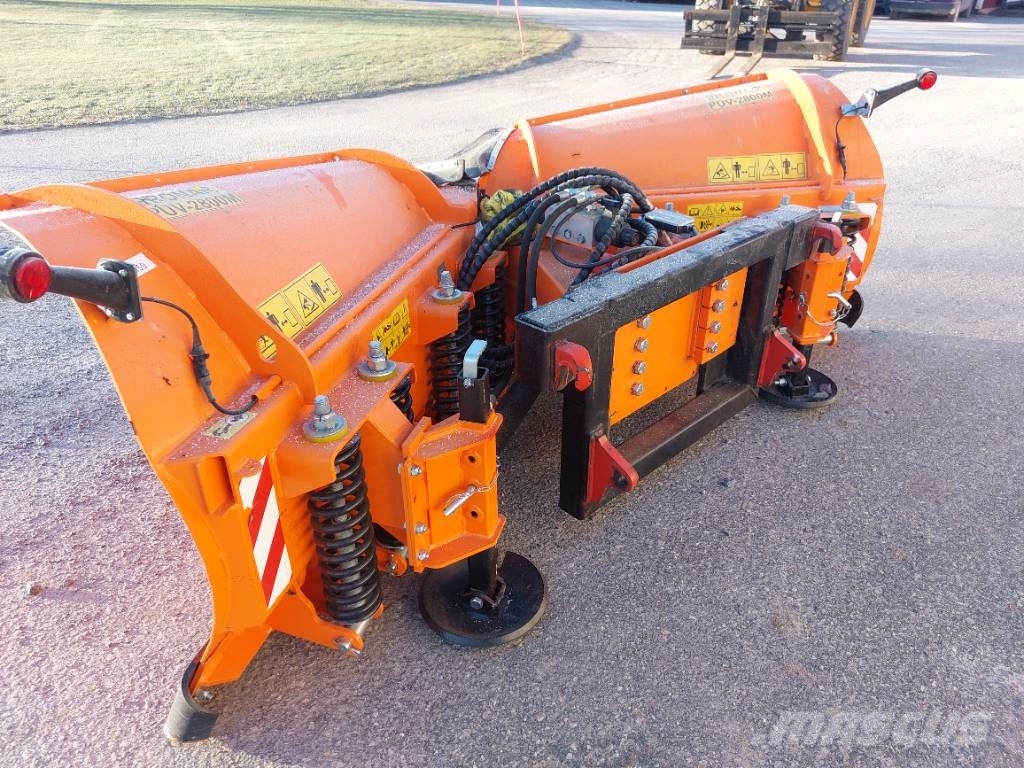 Pronar PUV 2800 M حراثات ونصول الجليد
