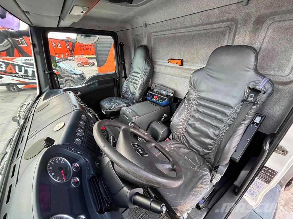 MAN TGM 18.340 4x4 HMF 1720-K5 / PLATFORM L=5009 mm Camioane cu macara