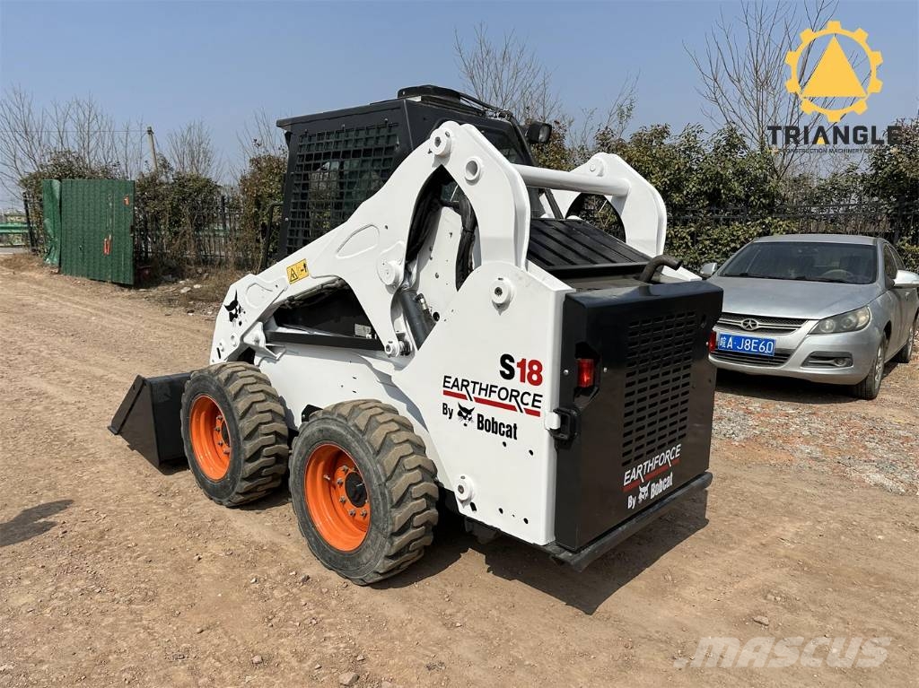 Bobcat S 18 لوادر انزلاقية التوجيه