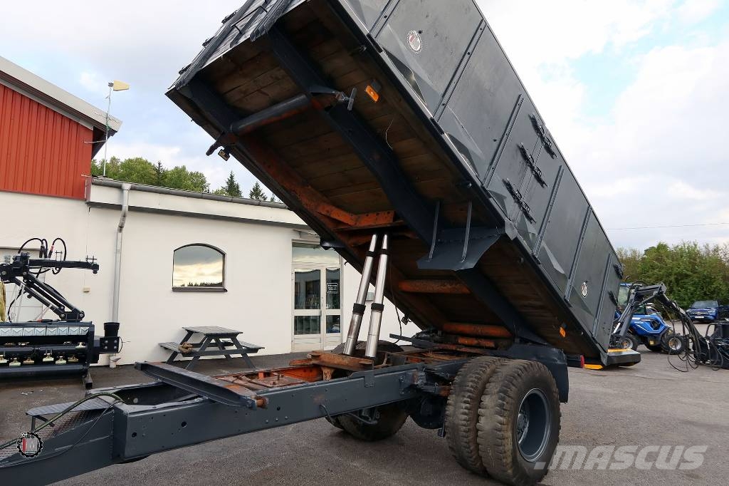 HYDRAULISK TIPPVAGN MED STÅLBOTTEN OCH LÄMMAR Treileri-pašizgāzēji