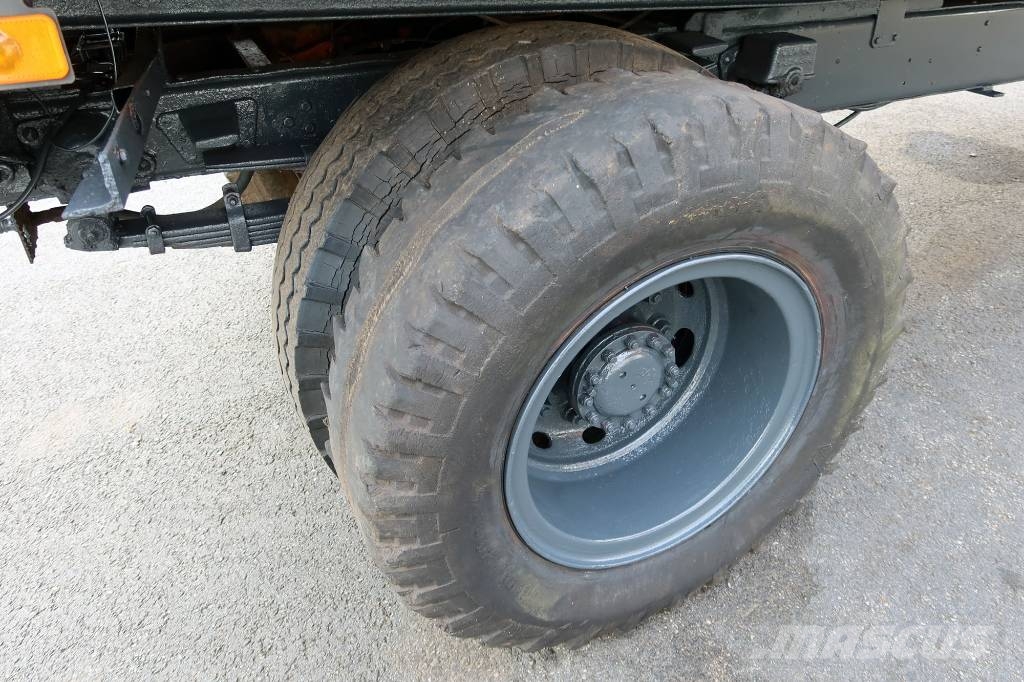 HYDRAULISK TIPPVAGN MED STÅLBOTTEN OCH LÄMMAR Treileri-pašizgāzēji
