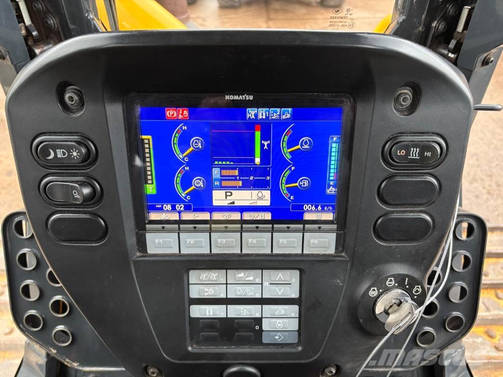 Komatsu D39PX-24 Buldozer sobre oruga
