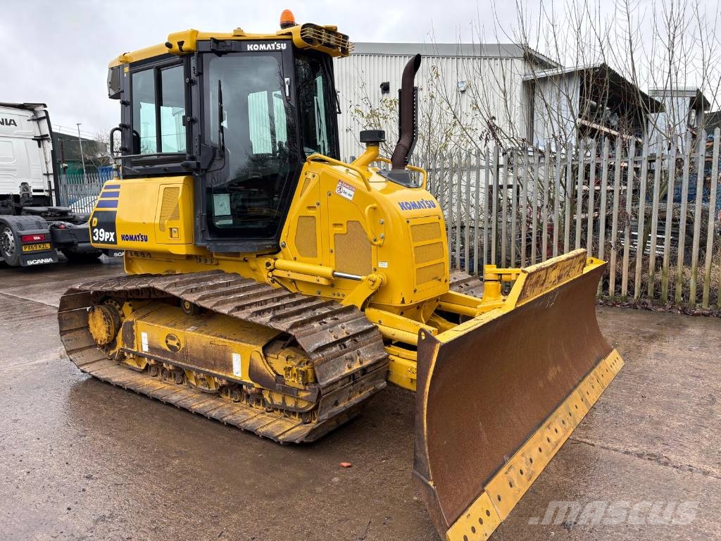 Komatsu D39PX-24 Buldozer sobre oruga