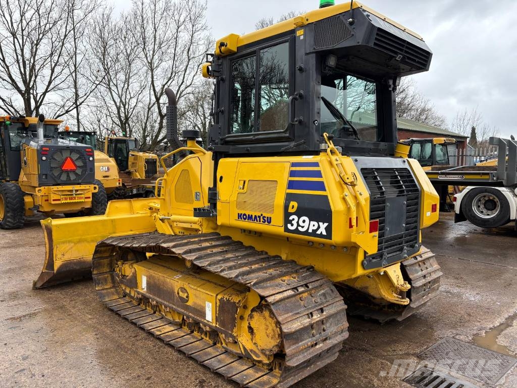 Komatsu D39PX-24 Buldozer sobre oruga