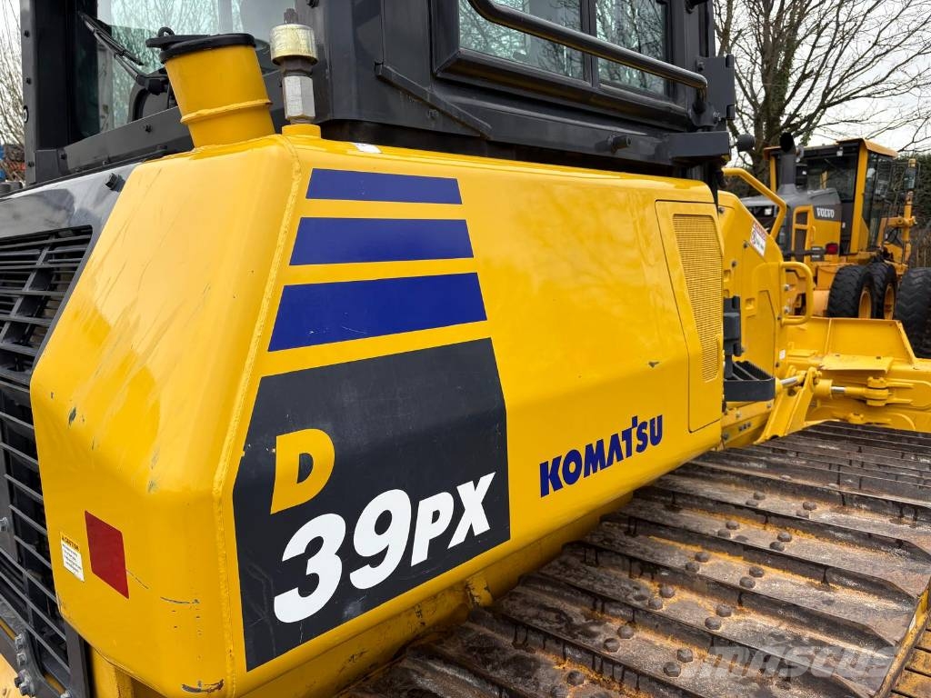 Komatsu D39PX-24 Buldozer sobre oruga