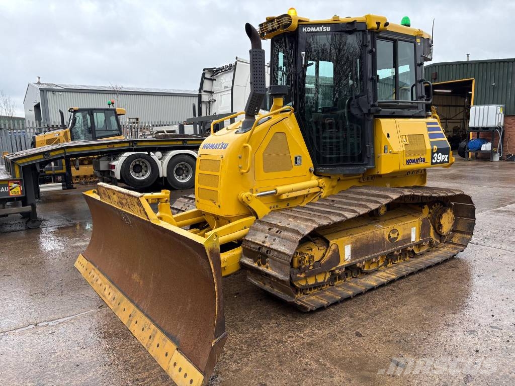 Komatsu D39PX-24 Buldozer sobre oruga