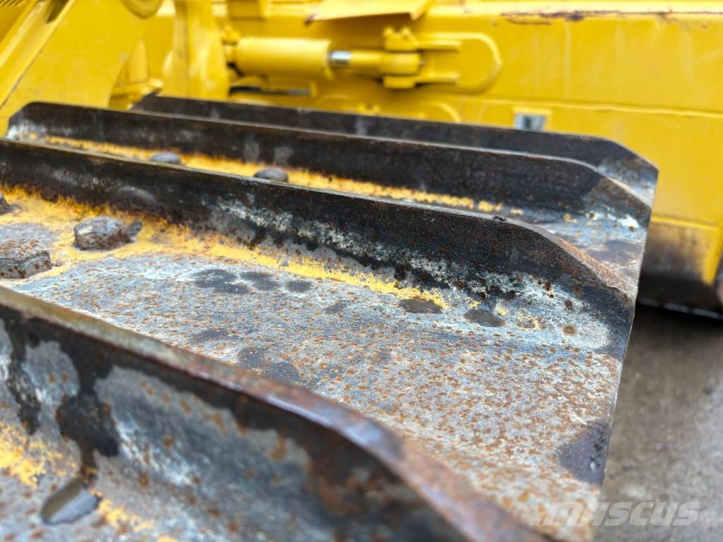 Komatsu D39PX-24 Buldozer sobre oruga
