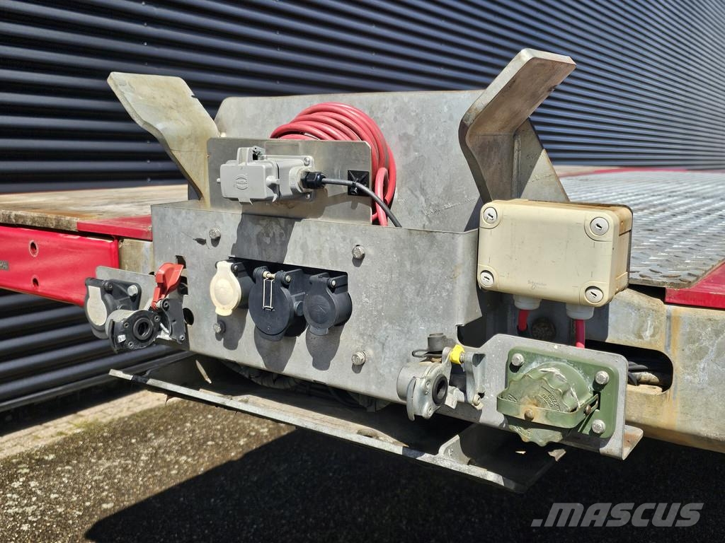 Faymonville max trailer N/A F-S44 / STEERING AXLE - LIFT AXLE نصف مقطورة مسطحة منخفضة