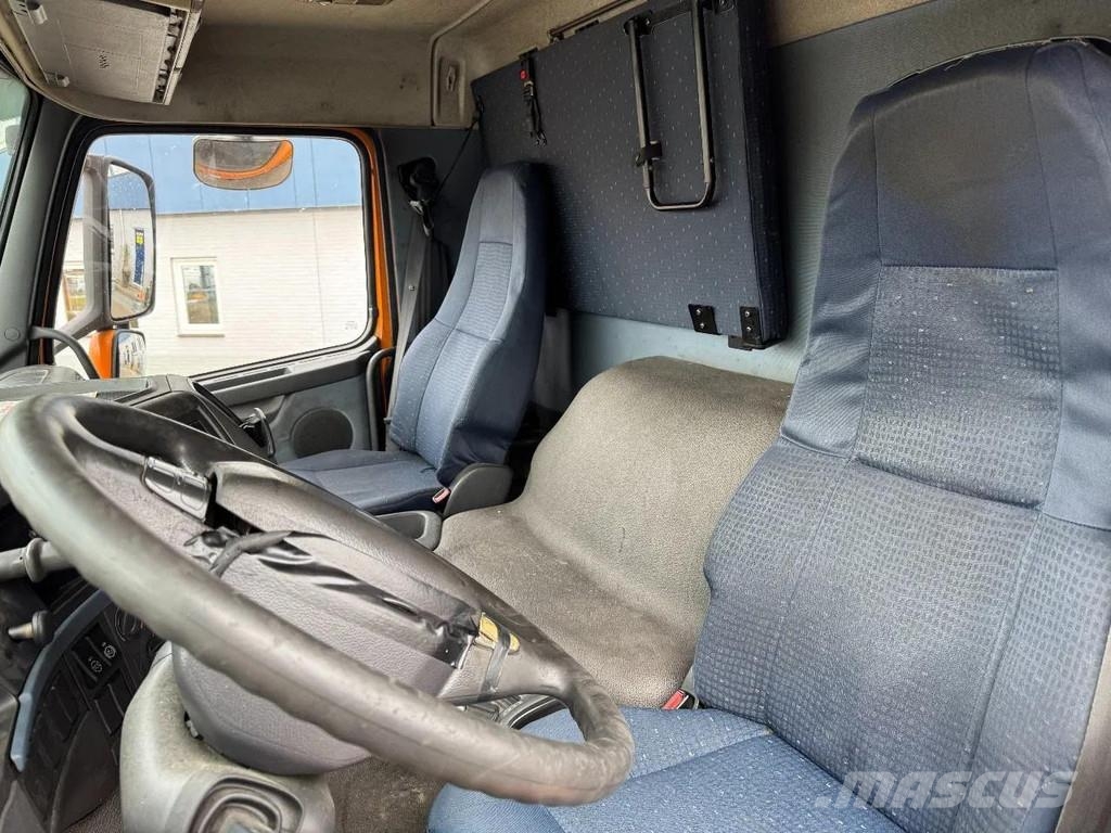 Volvo FM 340 6X2 DHOLLANDIA 2000 KG CURTAINS Camión con caja abierta