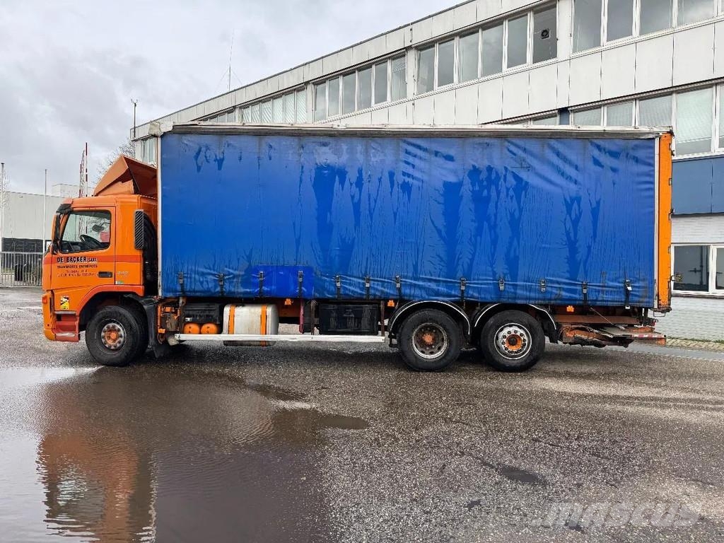 Volvo FM 340 6X2 DHOLLANDIA 2000 KG CURTAINS Camión con caja abierta