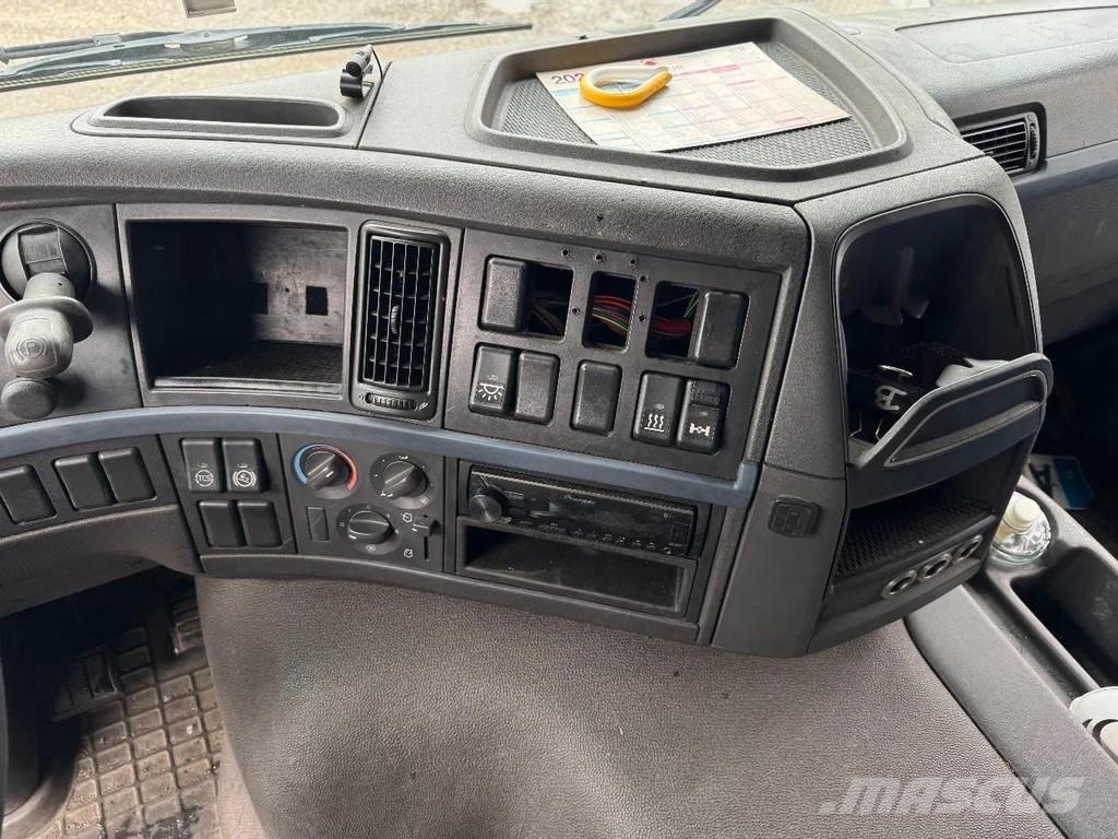 Volvo FM 340 6X2 DHOLLANDIA 2000 KG CURTAINS Camión con caja abierta