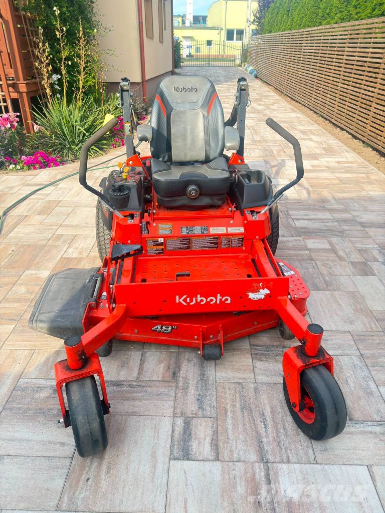 Kubota Z724X (seria Z700 - komercyjna, zero-turn) Sekačky s nulovým poloměrem otáčení