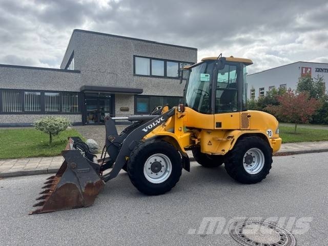 Volvo L 30 B Iekrāvēji uz riteņiem
