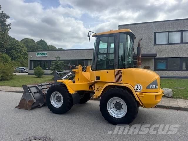 Volvo L 30 B Iekrāvēji uz riteņiem