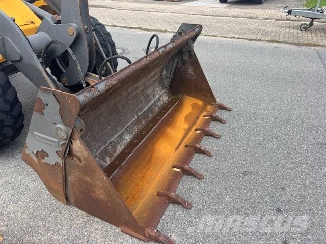 Volvo L 30 B Iekrāvēji uz riteņiem