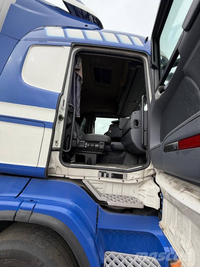Scania R560LB6X2*4MNB 3589 Camiones con caja de remolque