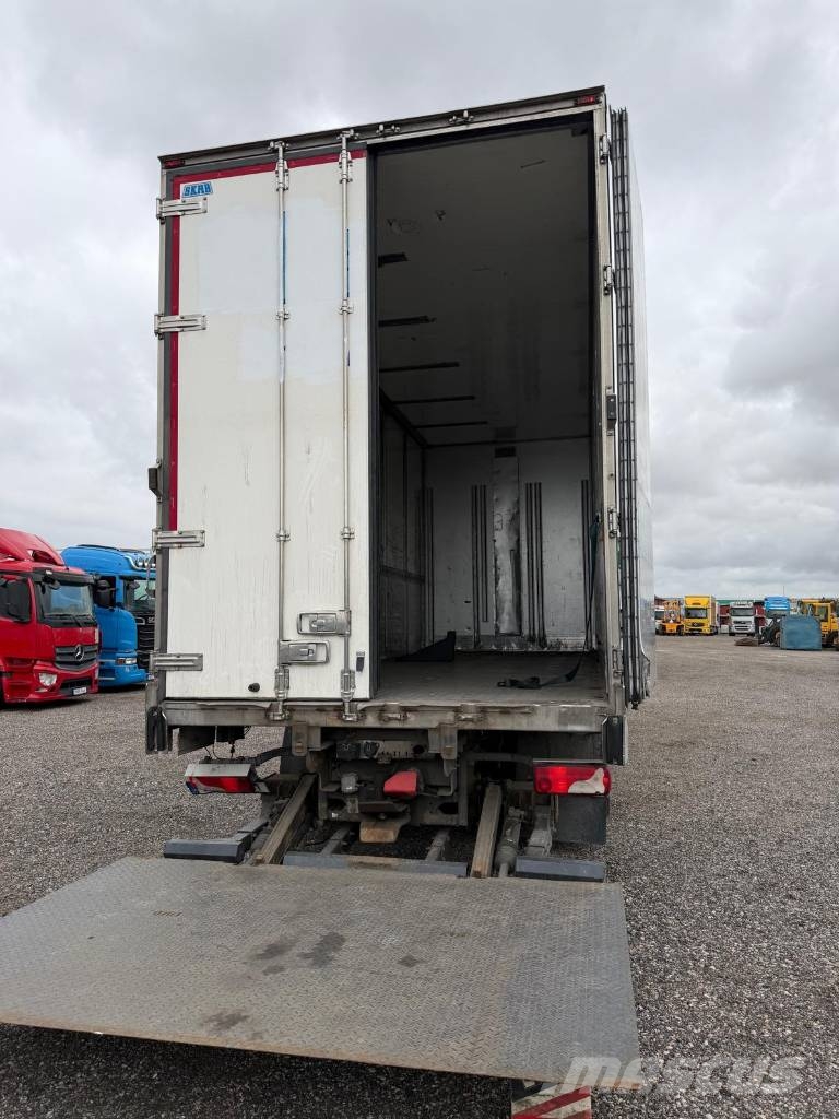Scania R560LB6X2*4MNB 3589 Camiones con caja de remolque