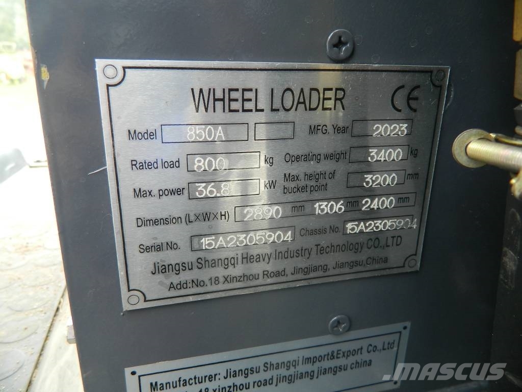 Attack 850A Čelni nakladalci in kopači
