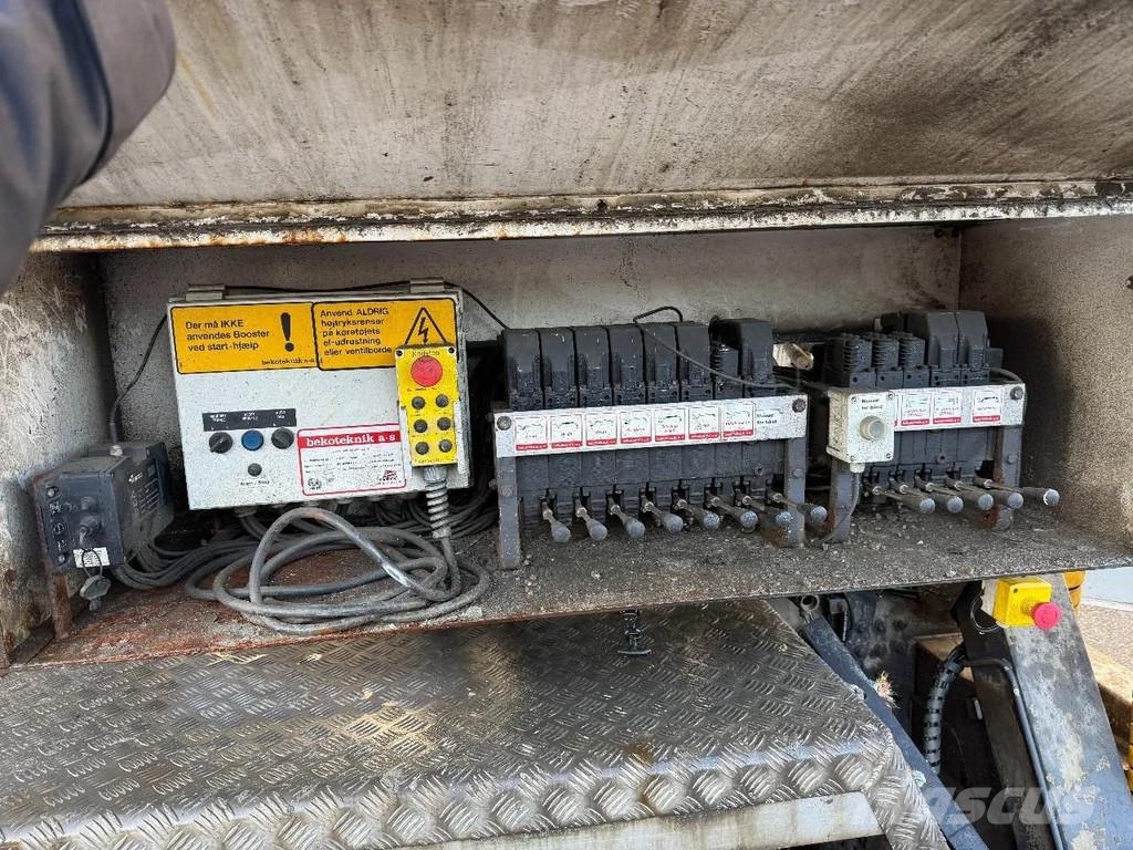 Renault C480 8X4 BELT + MIXER 9M3 + REMOTE CONTROL HUB RED Concrete trucks