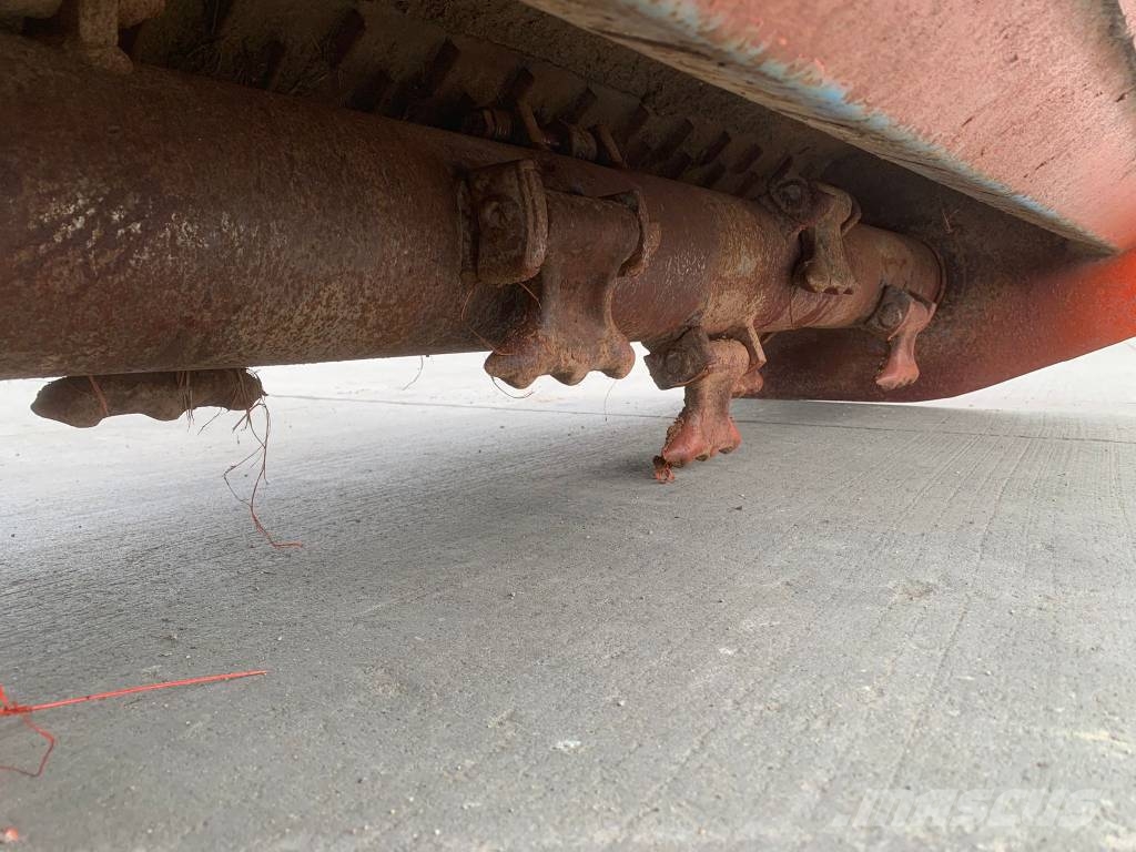 Kuhn 1.5 جزازات وأغطية المراعي