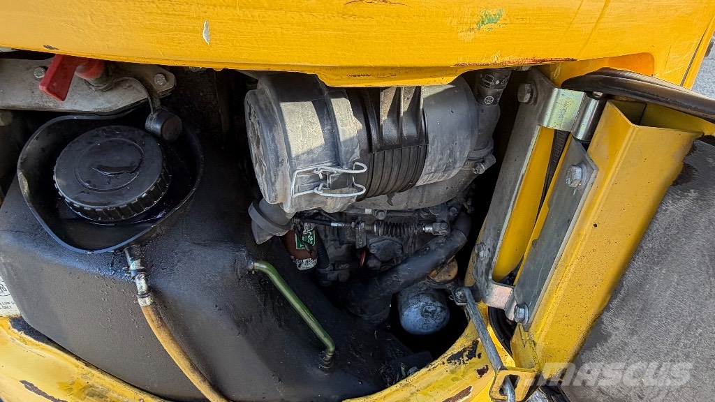 Komatsu PC 16 Mini kotrók < 7t