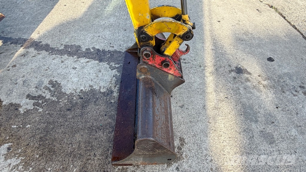 Komatsu PC 16 Mini kotrók < 7t