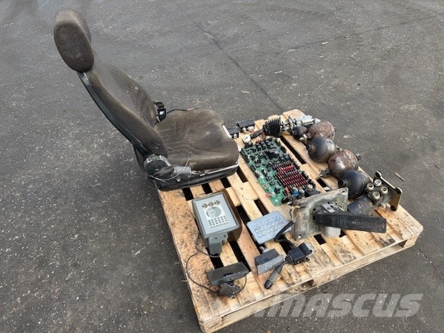 Liebherr CAB PARTS USED LOADERS Førerhus og Interiør