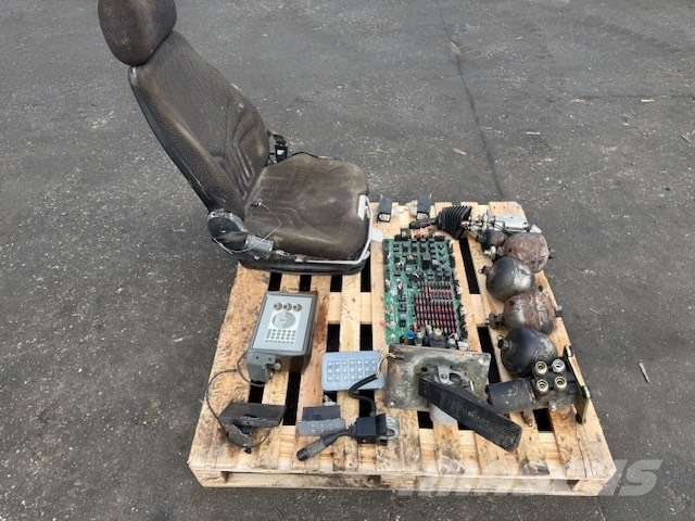 Liebherr CAB PARTS USED LOADERS Førerhus og Interiør