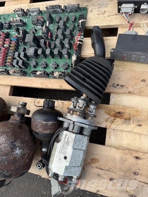 Liebherr CAB PARTS USED LOADERS Førerhus og Interiør