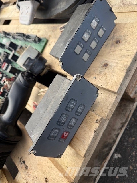 Liebherr CAB PARTS USED LOADERS Førerhus og Interiør