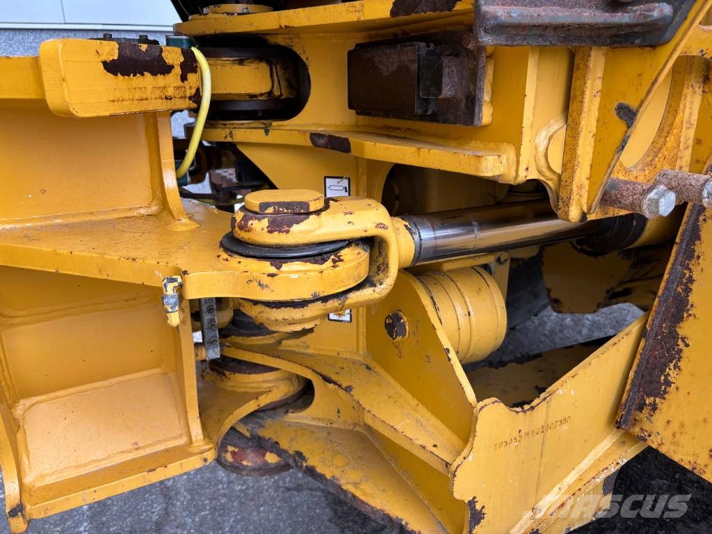 Bell B 30 E (New Tires) Artikulētie pašizgāzēji