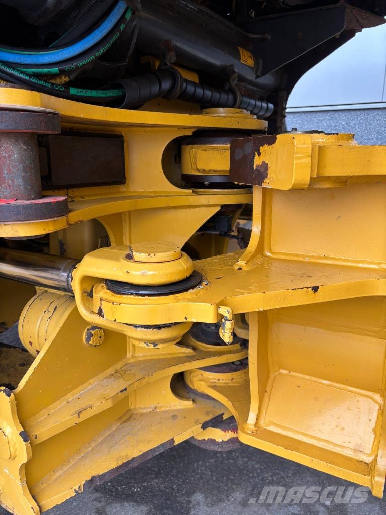 Bell B 30 E (New Tires) Artikulētie pašizgāzēji