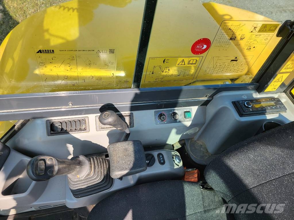 Komatsu PC80MR-5 حفارات وسط 7 طن - 12 طن