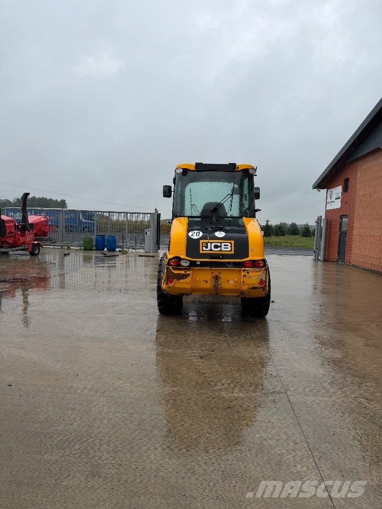 JCB 407 AGRI Pyöräkuormaajat
