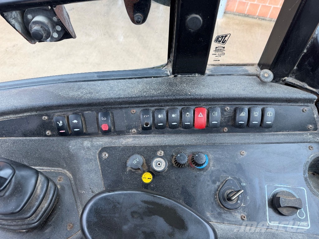 JCB 407 AGRI Pyöräkuormaajat