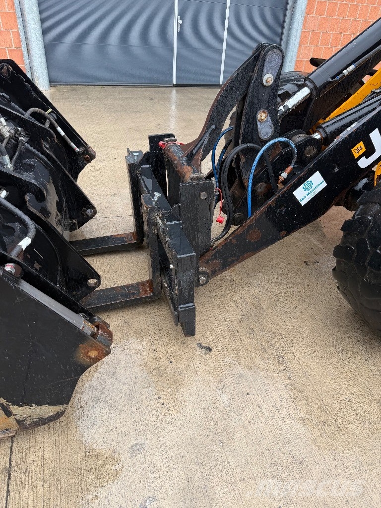 JCB 407 AGRI Pyöräkuormaajat