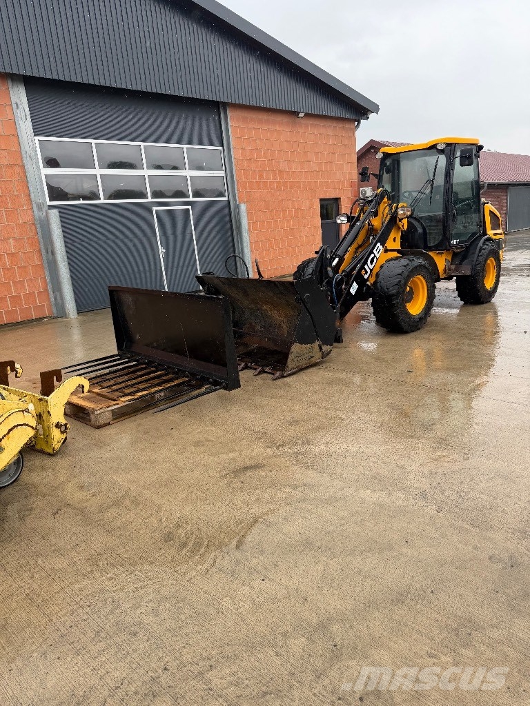 JCB 407 AGRI Pyöräkuormaajat