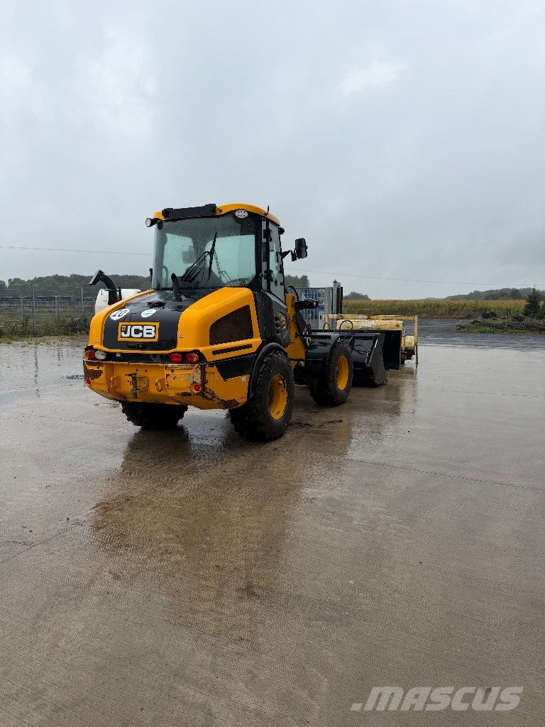 JCB 407 AGRI Pyöräkuormaajat