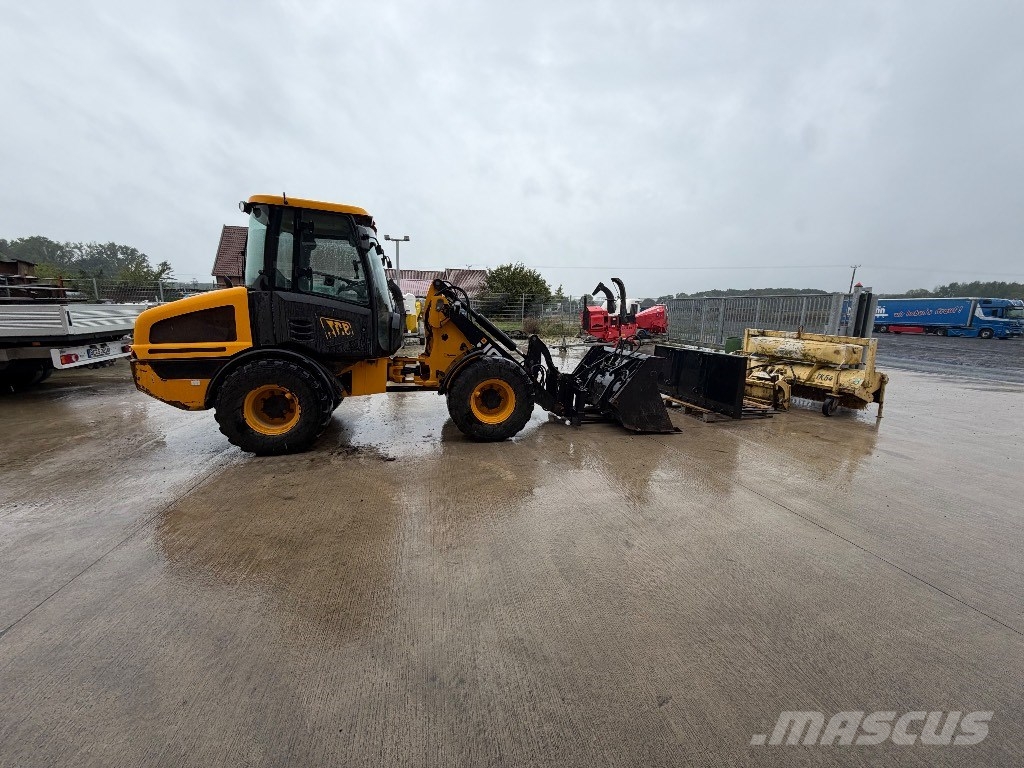 JCB 407 AGRI Pyöräkuormaajat