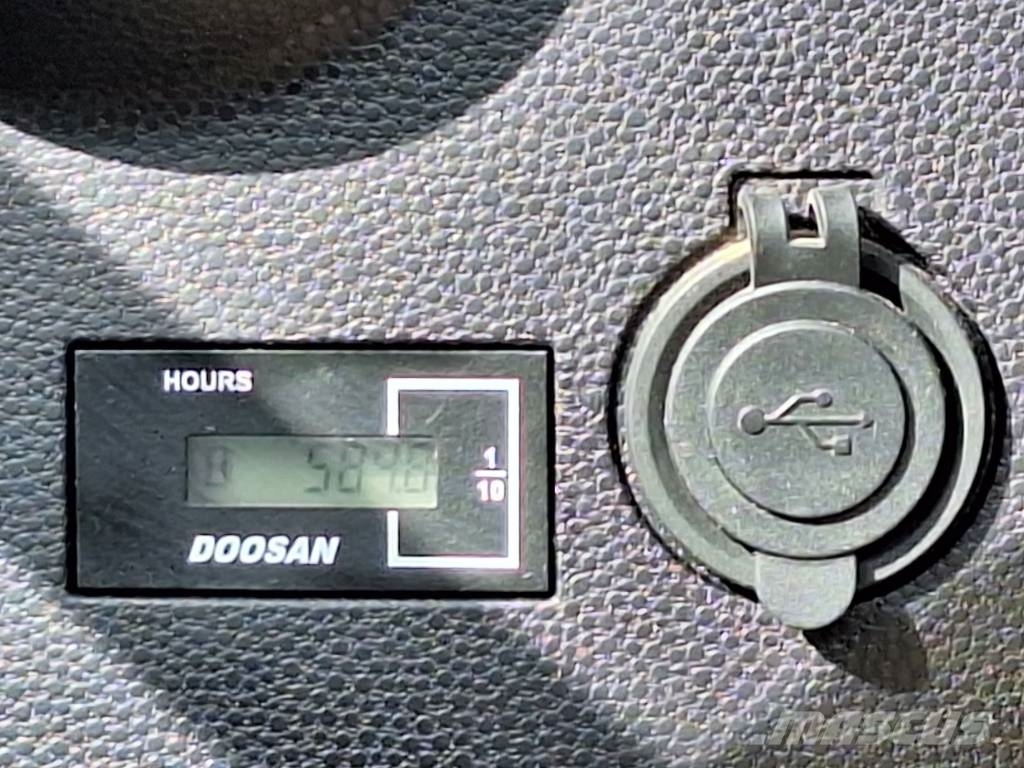 Doosan DX 57 W Ekskavatori uz riteņiem